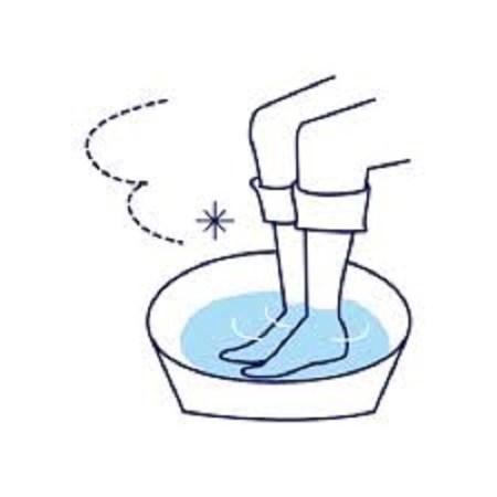 Jambes lourdes en été : Un bain de pieds au gros sel