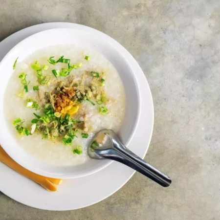 « Petit-déjeuner » à la française 🥐🍞🥞🥨 vs. version chinoise 🥘 : le match de la digestion